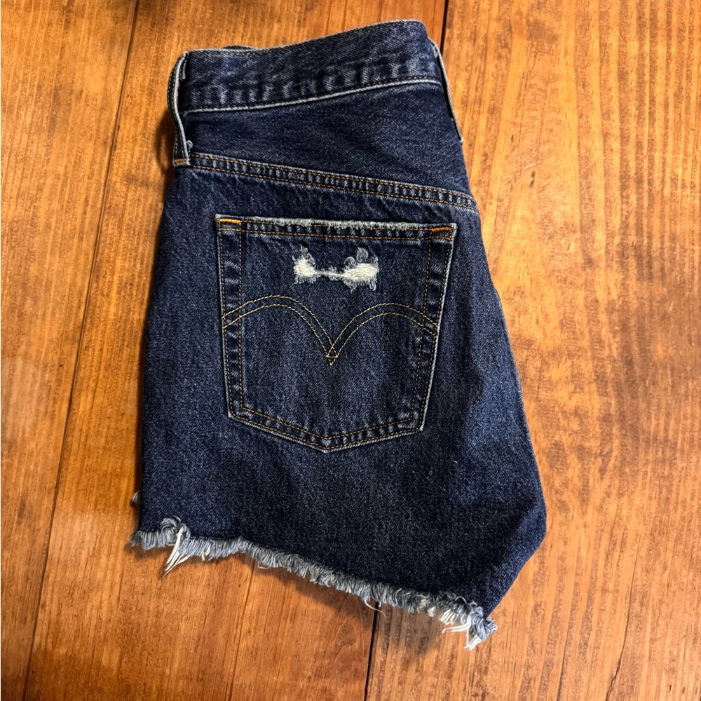 Levi 501 destroyed denim shorts Size 29 NWT - Picture 3 of 4